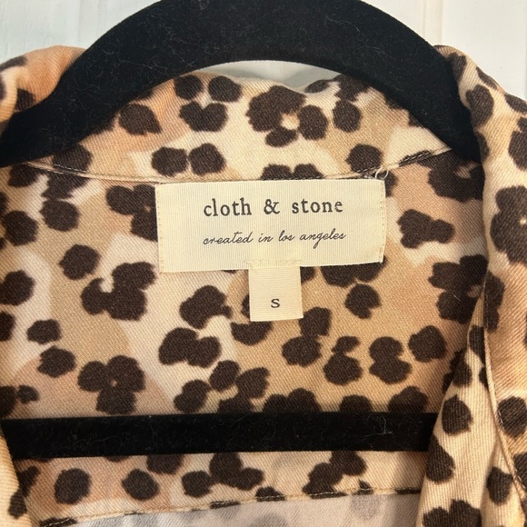 Cloth & Stone Leopard Print Cropped Tie Front Button Down Tee Size Small - Picture 3 of 8